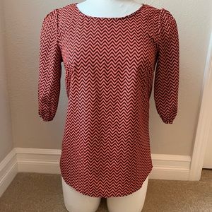 “Bee Stitched” Chevron Blouse w/Zipper Back Size M